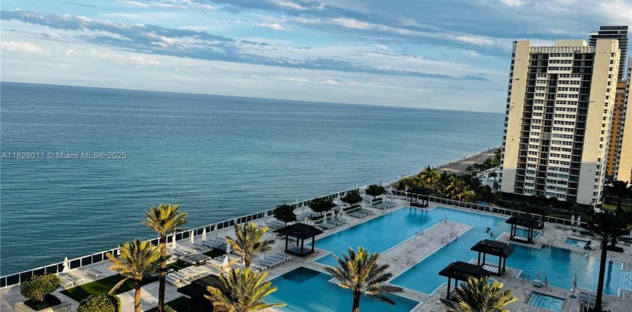 Condo in Hallandale Beach, Florida, 3 bedrooms  № 1962655