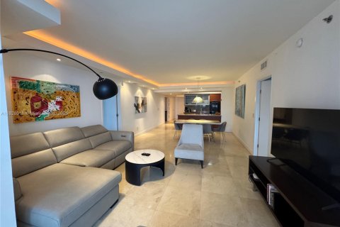 Condo in Hallandale Beach, Florida, 3 bedrooms  № 1962655 - photo 8