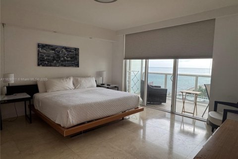 Condo in Hallandale Beach, Florida, 3 bedrooms  № 1962655 - photo 15