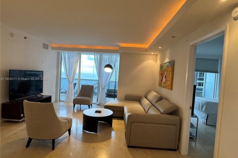 Condo in Hallandale Beach, Florida, 3 bedrooms  № 1962655 - photo 7