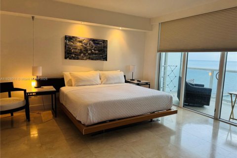 Condo in Hallandale Beach, Florida, 3 bedrooms  № 1962655 - photo 14