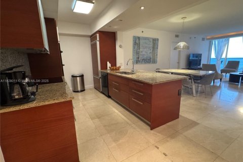 Condo in Hallandale Beach, Florida, 3 bedrooms  № 1962655 - photo 4