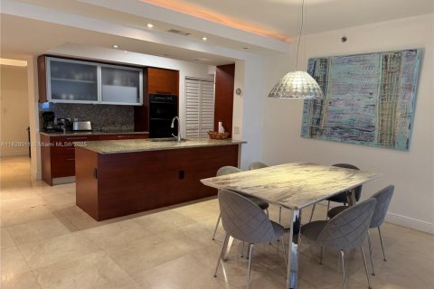 Condo in Hallandale Beach, Florida, 3 bedrooms  № 1962655 - photo 6