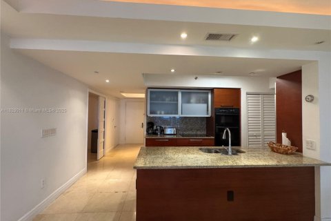 Condo in Hallandale Beach, Florida, 3 bedrooms  № 1962655 - photo 3