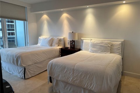 Condo in Hallandale Beach, Florida, 3 bedrooms  № 1962655 - photo 16