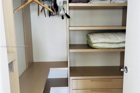 Condo in Hallandale Beach, Florida, 3 bedrooms  № 1962655 - photo 30