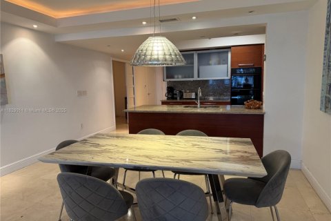 Condo in Hallandale Beach, Florida, 3 bedrooms  № 1962655 - photo 5