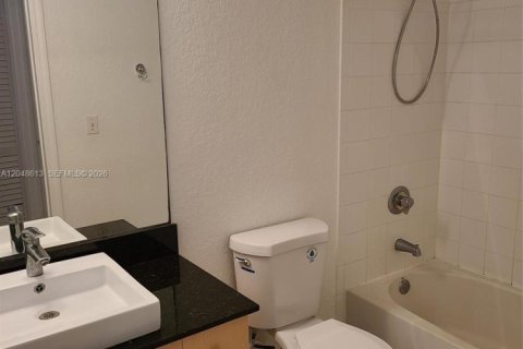 Condo in Miramar, Florida, 2 bedrooms  № 2240793 - photo 24