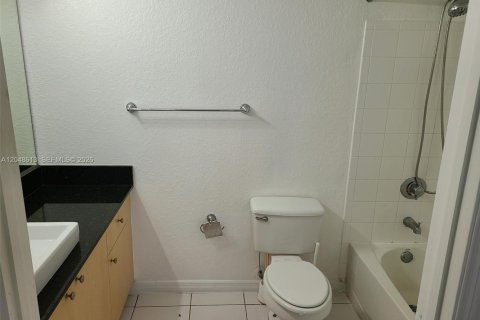 Condo in Miramar, Florida, 2 bedrooms  № 2240793 - photo 18