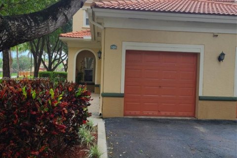 Condo in Miramar, Florida, 2 bedrooms  № 2240793 - photo 2
