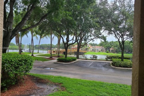 Condo in Miramar, Florida, 2 bedrooms  № 2240793 - photo 28