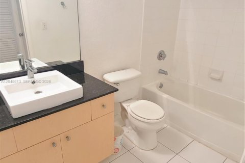 Condo in Miramar, Florida, 2 bedrooms  № 2240793 - photo 25