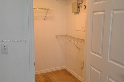 Condo in Miramar, Florida, 2 bedrooms  № 2240793 - photo 17