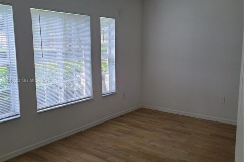 Condo in Miramar, Florida, 2 bedrooms  № 2240793 - photo 15