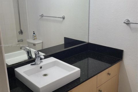 Condo in Miramar, Florida, 2 bedrooms  № 2240793 - photo 19
