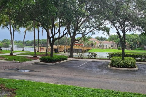 Condo in Miramar, Florida, 2 bedrooms  № 2240793 - photo 27