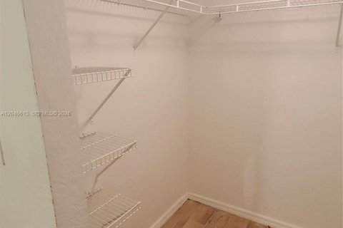 Condo in Miramar, Florida, 2 bedrooms  № 2240793 - photo 21
