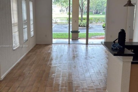 Condo in Miramar, Florida, 2 bedrooms  № 2240793 - photo 5