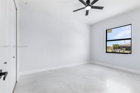 House in Cape Coral, Florida 4 bedrooms, 212.65 sq.m. № 2076136 - photo 17