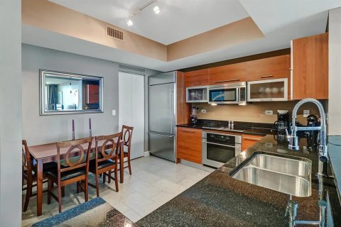Copropriété à vendre à Fort Myers, Floride: 2 chambres, 109.62 m2 № 2291903 - photo 4