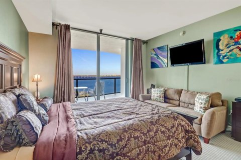 Copropriété à vendre à Fort Myers, Floride: 2 chambres, 109.62 m2 № 2291903 - photo 13