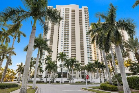Copropriété à vendre à Fort Myers, Floride: 2 chambres, 109.62 m2 № 2291903 - photo 2