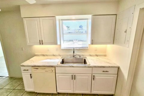 House in Ormond Beach, Florida 2 bedrooms, 103.12 sq.m. № 2116620 - photo 11