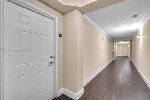 Купить кондоминиум в Майами, Флорида 2 спальни, 85.19м2, № 2054052 - фото 3