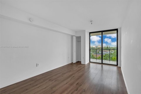 Купить кондоминиум в Майами, Флорида 2 спальни, 85.19м2, № 2054052 - фото 13