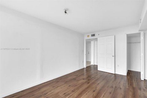 Купить кондоминиум в Майами, Флорида 2 спальни, 85.19м2, № 2054052 - фото 15