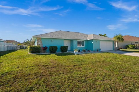 Villa ou maison à Cape Coral, Floride 3 chambres, 155.7 m2 № 2020220