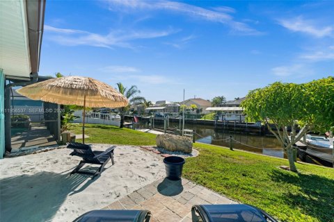 Casa en venta en Cape Coral, Florida, 3 dormitorios, 155.7 m2 № 2020220 - foto 29