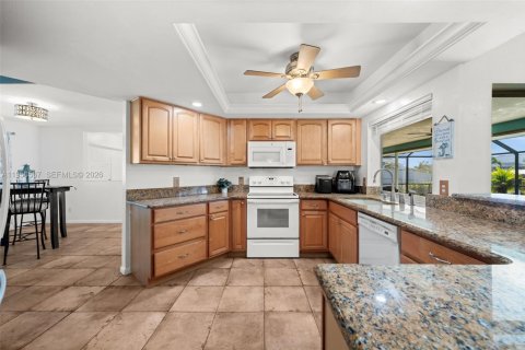 Casa en venta en Cape Coral, Florida, 3 dormitorios, 155.7 m2 № 2020220 - foto 12
