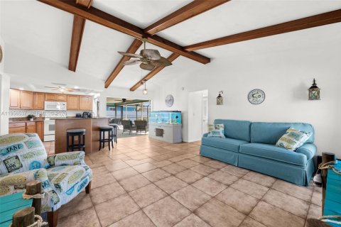 Casa en venta en Cape Coral, Florida, 3 dormitorios, 155.7 m2 № 2020220 - foto 15