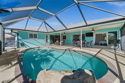 Casa en venta en Cape Coral, Florida, 3 dormitorios, 155.7 m2 № 2020220 - foto 27