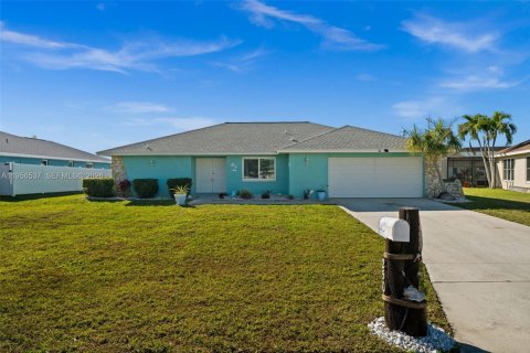 Casa en venta en Cape Coral, Florida, 3 dormitorios, 155.7 m2 № 2020220 - foto 5