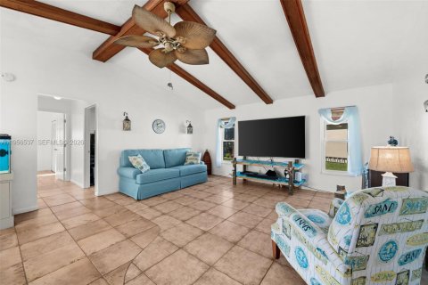 Casa en venta en Cape Coral, Florida, 3 dormitorios, 155.7 m2 № 2020220 - foto 17