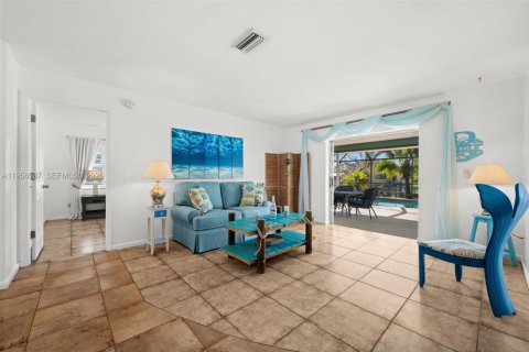 Casa en venta en Cape Coral, Florida, 3 dormitorios, 155.7 m2 № 2020220 - foto 7