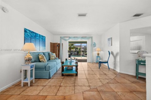 Casa en venta en Cape Coral, Florida, 3 dormitorios, 155.7 m2 № 2020220 - foto 6