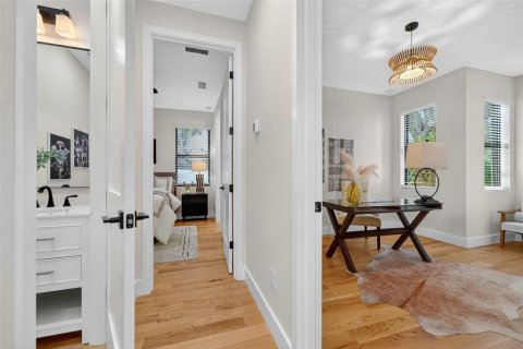 House in Saint Petersburg, Florida 5 bedrooms, 286.6 sq.m. № 1907670 - photo 30