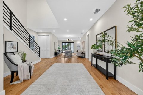 Casa en venta en Saint Petersburg, Florida, 5 dormitorios, 286.6 m2 № 1907670 - foto 9