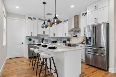 Casa en venta en Saint Petersburg, Florida, 5 dormitorios, 286.6 m2 № 1907670 - foto 19