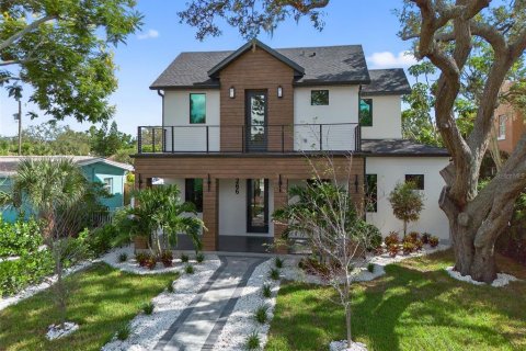 House in Saint Petersburg, Florida 5 bedrooms, 286.6 sq.m. № 1907670 - photo 2