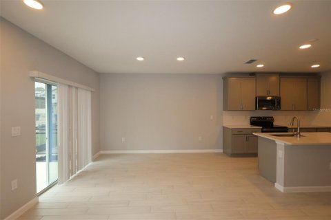 Touwnhouse à vendre à Orlando, Floride: 3 chambres, 154.78 m2 № 2309952 - photo 4