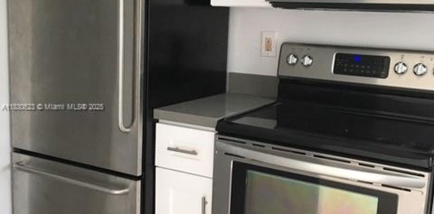 Condominio en Miami, Florida, 3 dormitorios  № 1806188