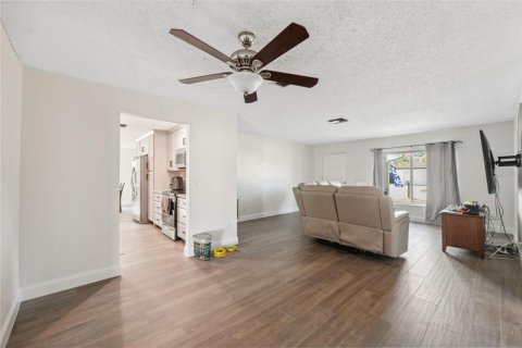 House in Oldsmar, Florida 3 bedrooms, 130.25 sq.m. № 1740270 - photo 5