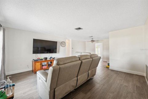 House in Oldsmar, Florida 3 bedrooms, 130.25 sq.m. № 1740270 - photo 3