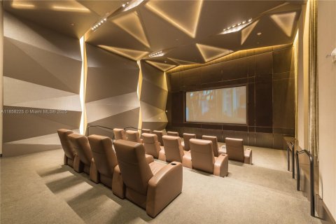 Condominio en venta en Sunny Isles Beach, Florida, 4 dormitorios, 428.19 m2 № 2018660 - foto 16
