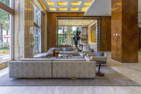Condominio en venta en Sunny Isles Beach, Florida, 4 dormitorios, 428.19 m2 № 2018660 - foto 11