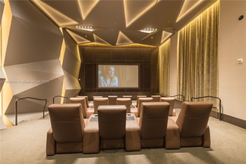 Condominio en venta en Sunny Isles Beach, Florida, 4 dormitorios, 428.19 m2 № 2018660 - foto 17